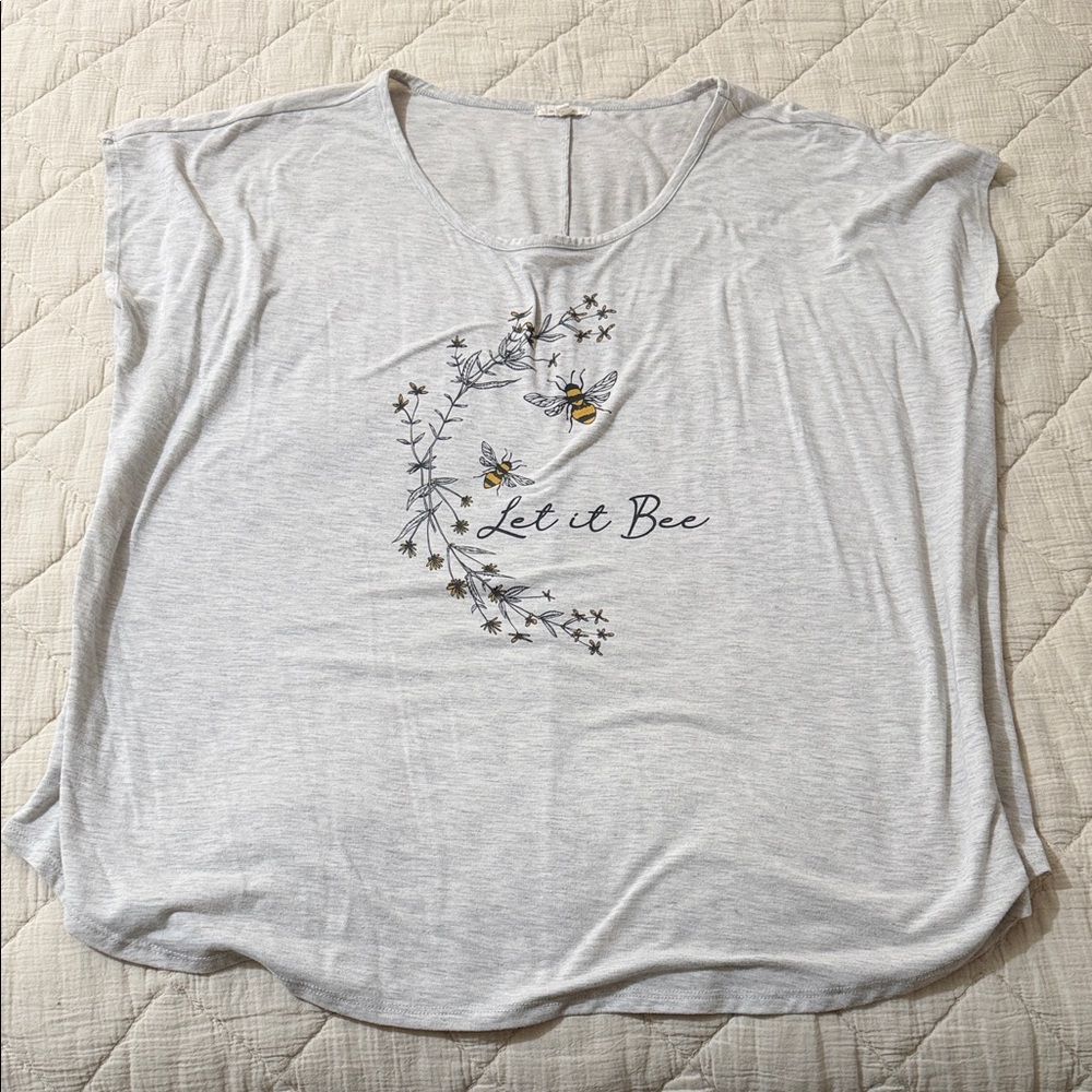 Maurices Light Gray 'Let it Bee' Graphic Tee